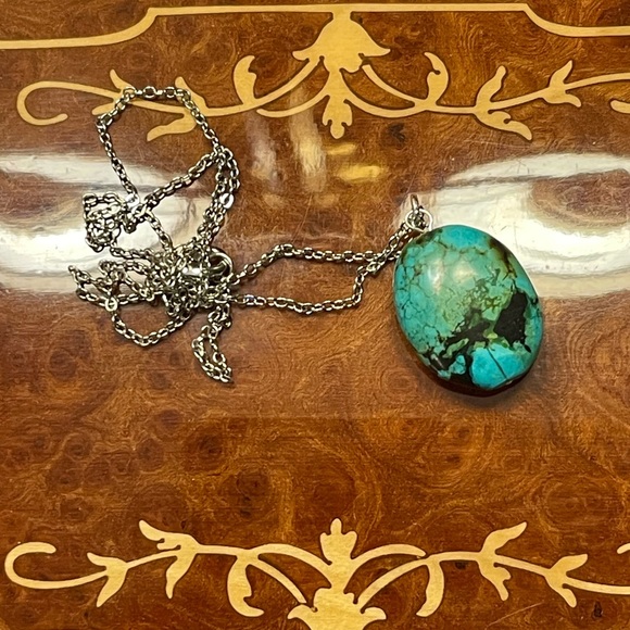Stabilized genuine turquoise pendant and silver tone chain - Picture 3 of 6